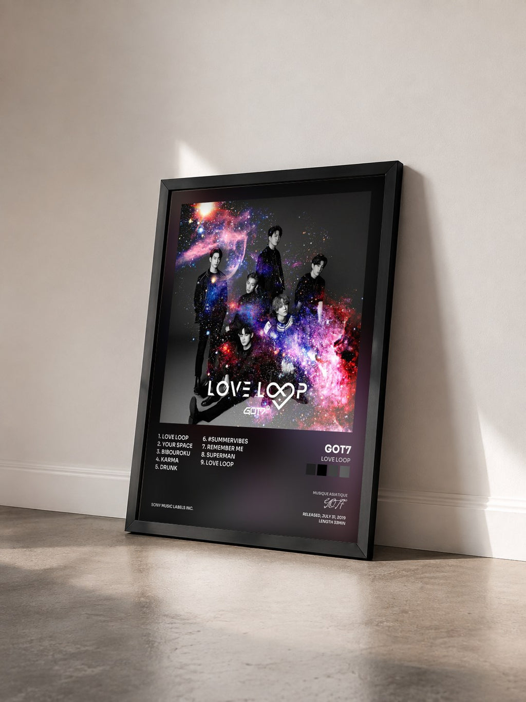 #noir Tableau de l'album Love Loop de GOT7 vu de trois quarts, cadre noir