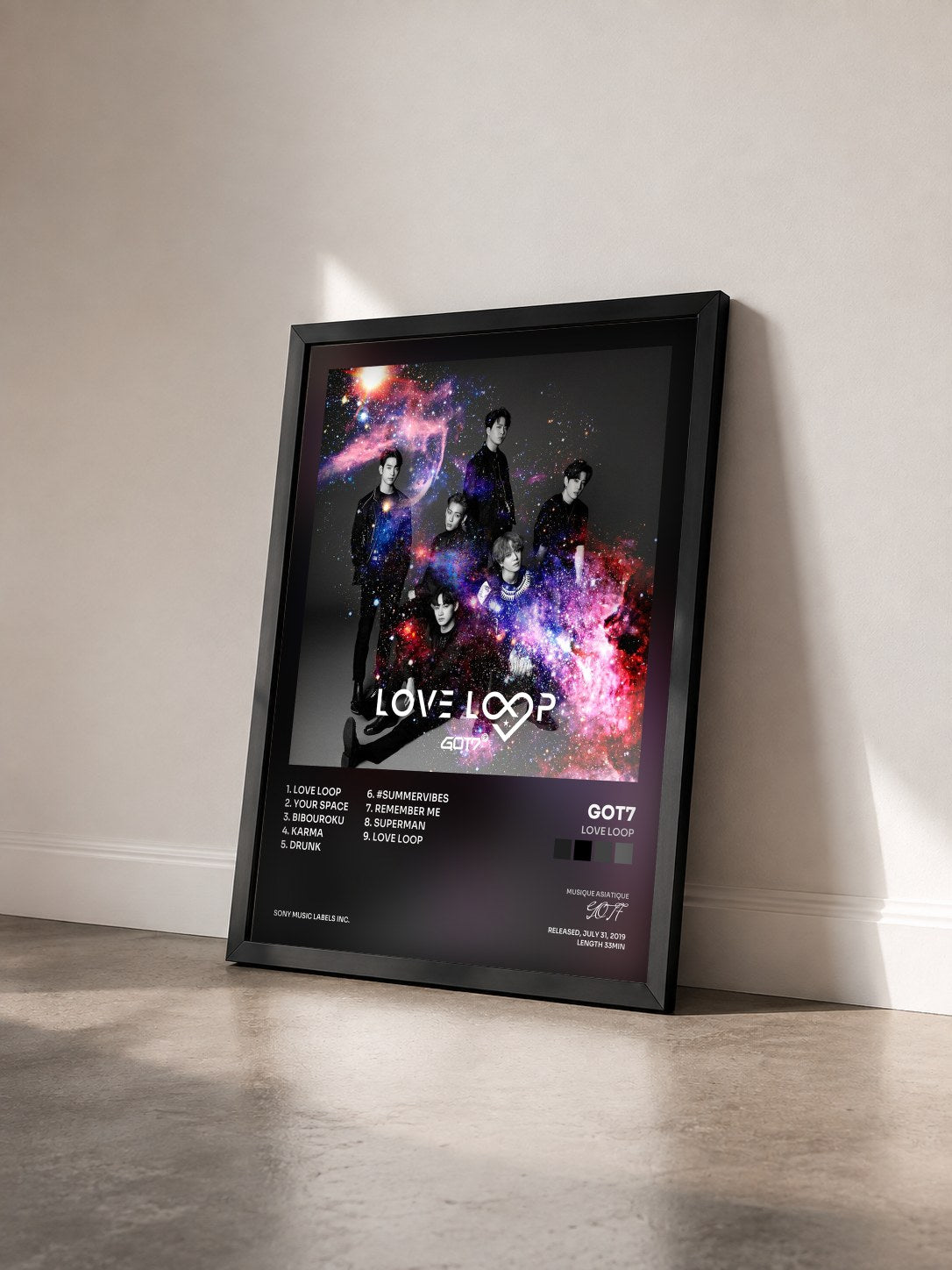 #noir Tableau de l'album Love Loop de GOT7 vu de trois quarts, cadre noir