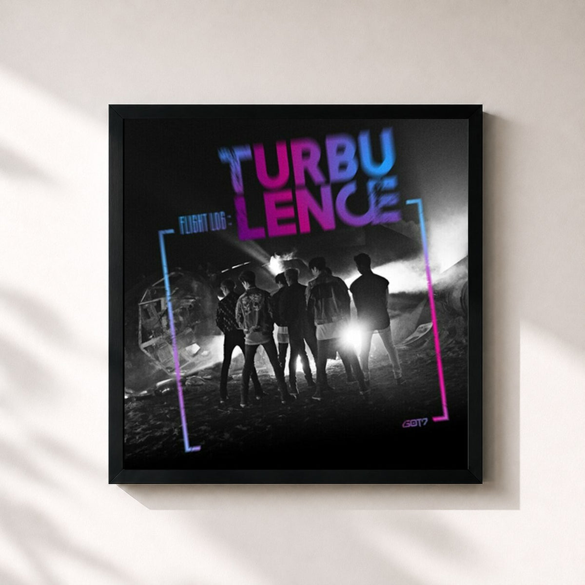 #noir Tableau carré de l'album FLIGHT LOG : TURBULENCE de GOT7, cadre noir 32x32 cm