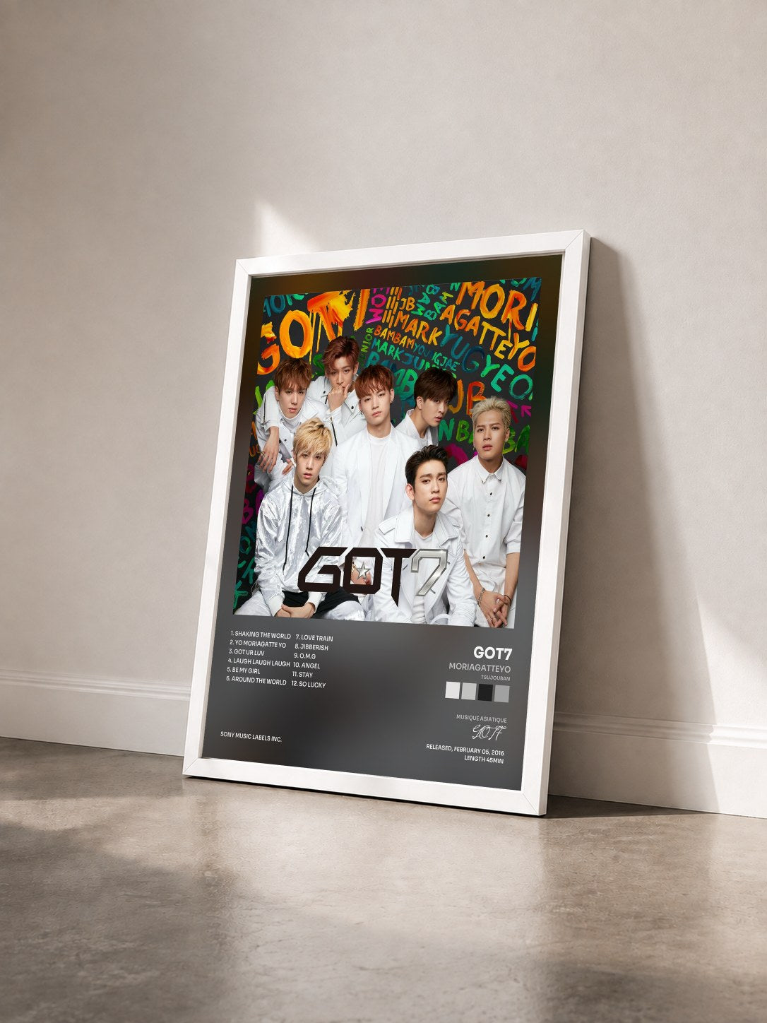 #blanc Tableau de l'album Moriagatteyo (Tsujouban) de GOT7 vu de trois quarts, cadre blanc