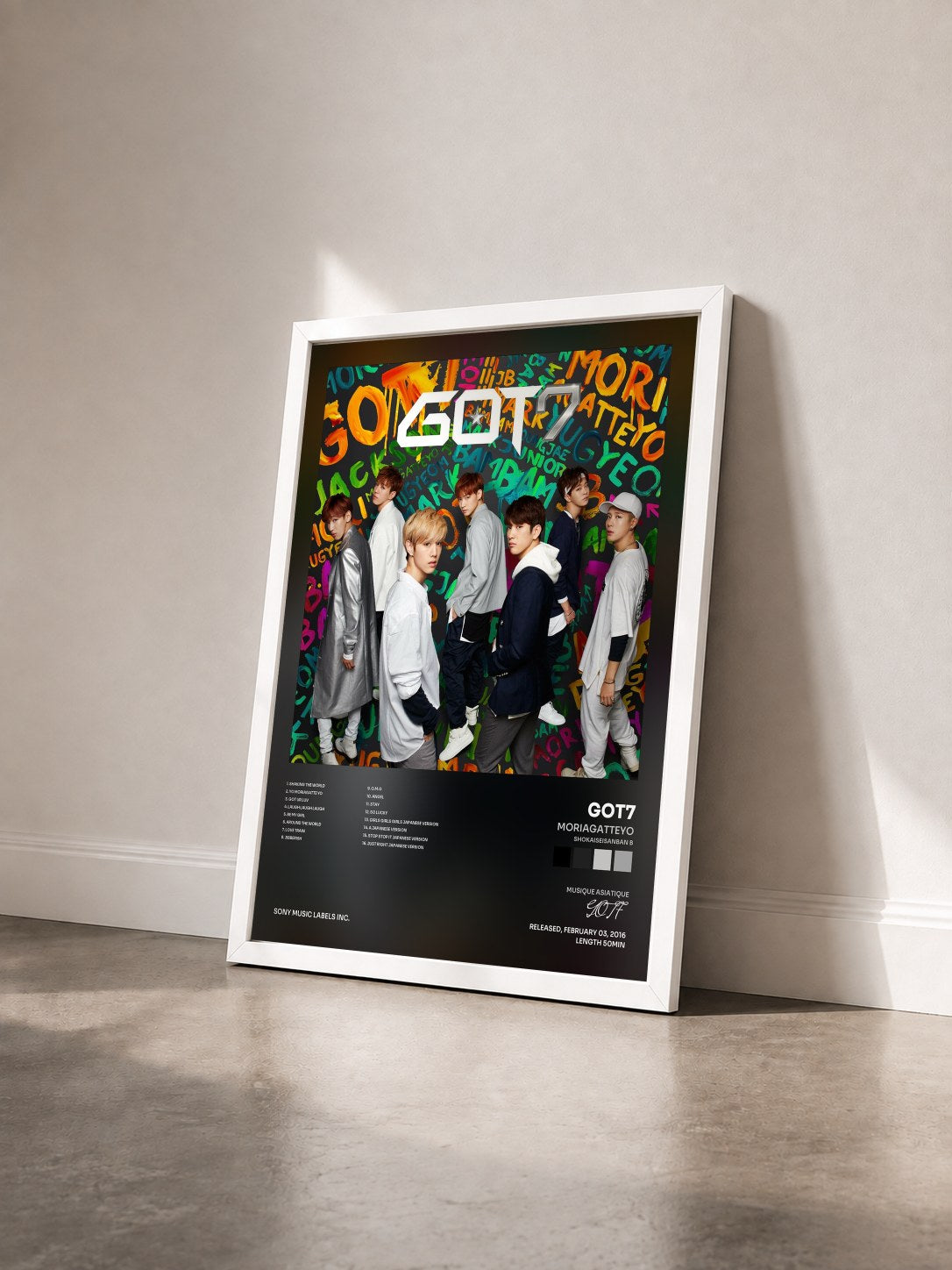 #blanc Tableau de l'album Moriagatteyo (Shokaiseisanban B) de GOT7 vu de trois quarts, cadre blanc