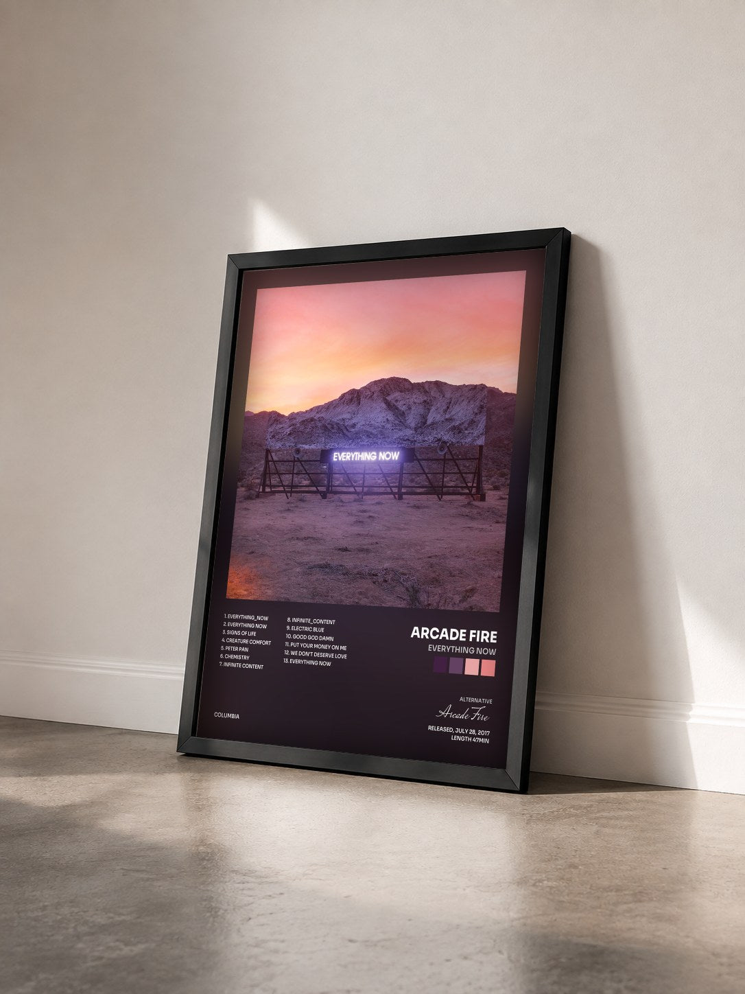#noir Tableau de l'album Everything Now de Arcade Fire vu de trois quarts, cadre noir