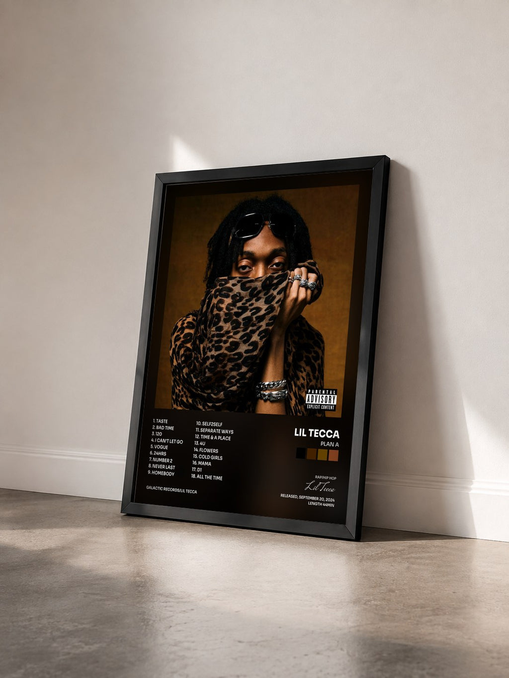 #noir Tableau de l'album PLAN A de Lil Tecca vu de trois quarts, cadre noir