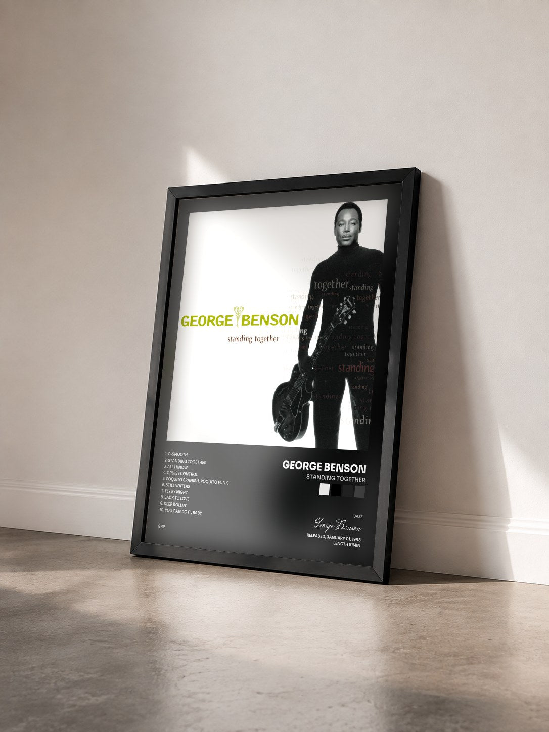 #noir Tableau de l'album Standing Together de George Benson vu de trois quarts, cadre noir