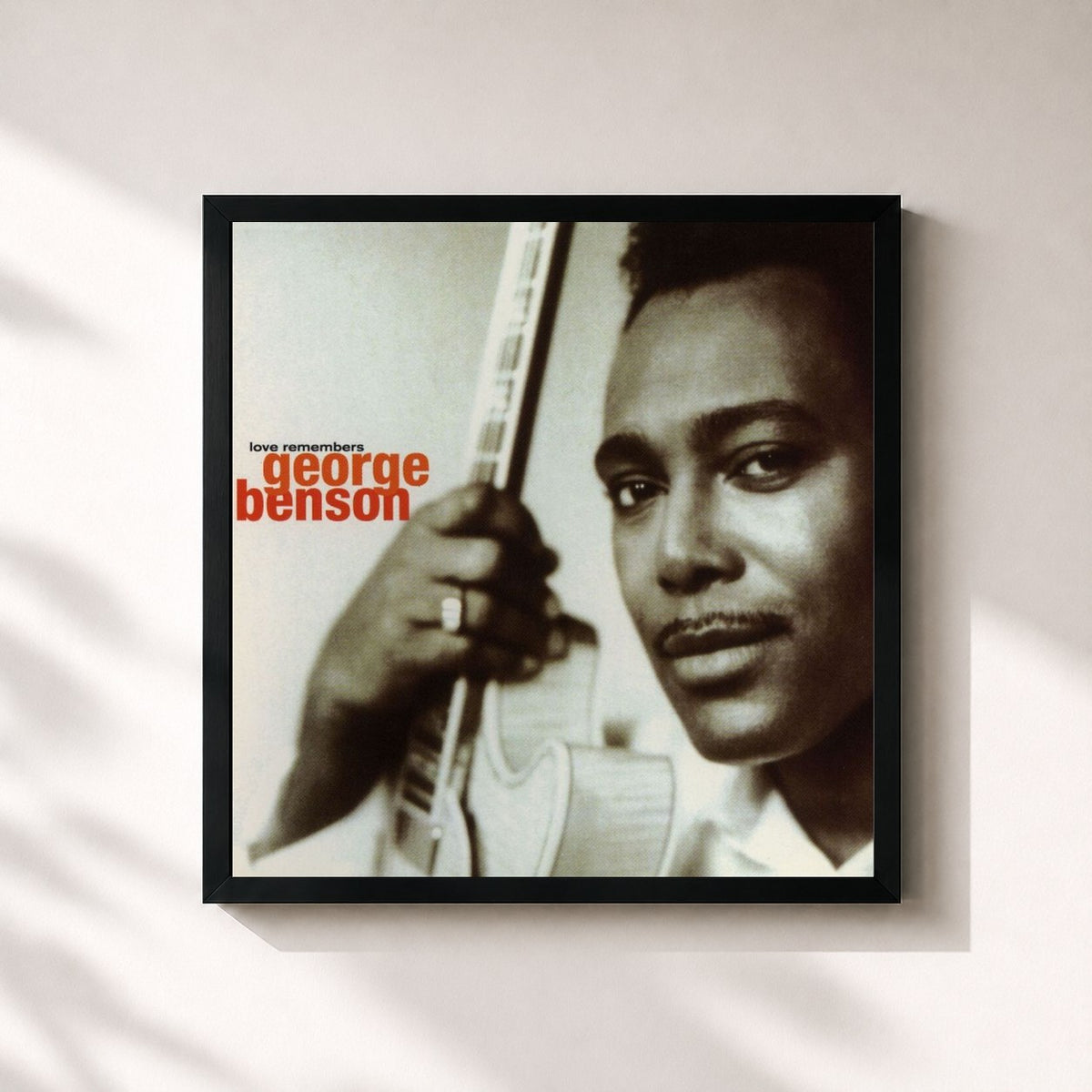 #noir Tableau carré de l'album Love Remembers de George Benson, cadre noir 32x32 cm