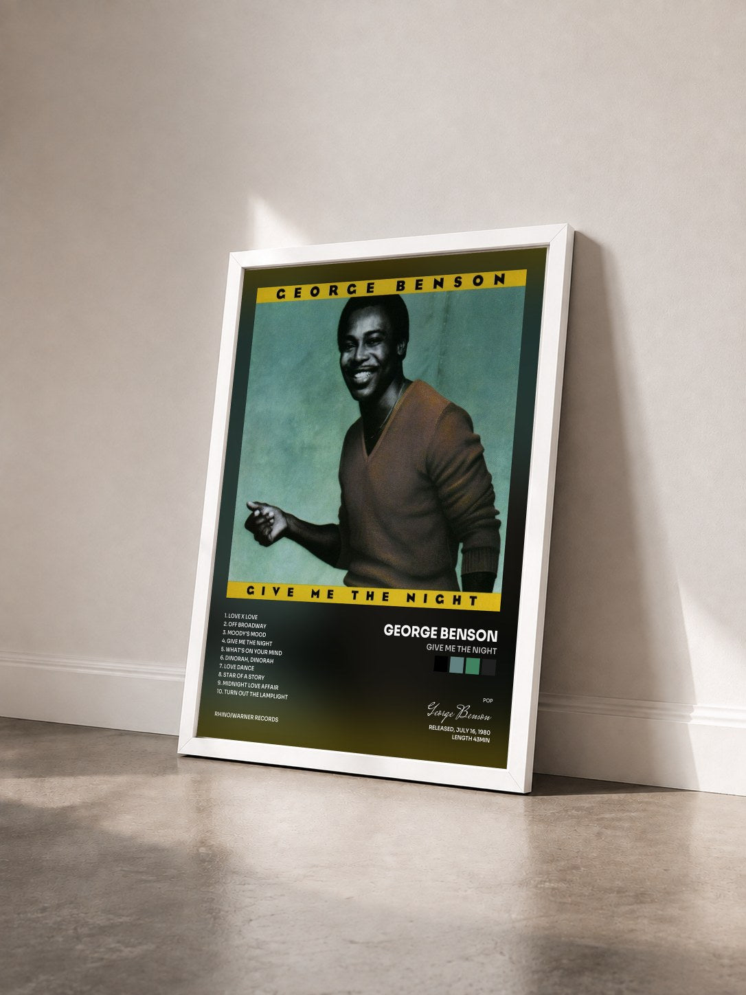 #blanc Tableau de l'album Give Me the Night de George Benson vu de trois quarts, cadre blanc