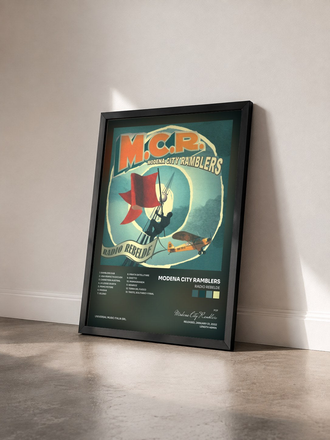 #noir Tableau de l'album Radio Rebelde de Modena City Ramblers vu de trois quarts, cadre noir