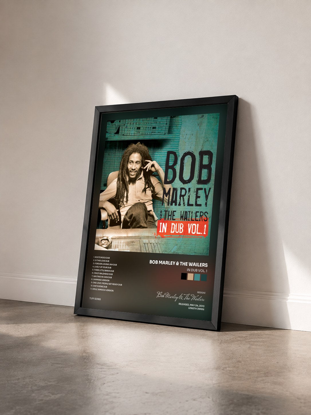 #noir Tableau de l'album In Dub Vol. 1 de Bob Marley & The Wailers vu de trois quarts, cadre noir