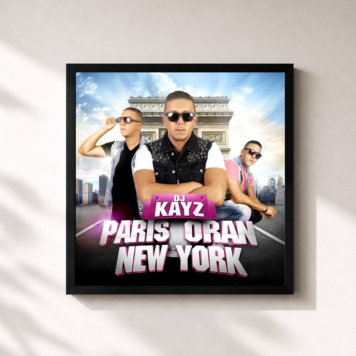 #noir Paris Oran New York von Dj Kayz als quadratischer Kunstdruck, schwarzer Rahmen 32x32 cm