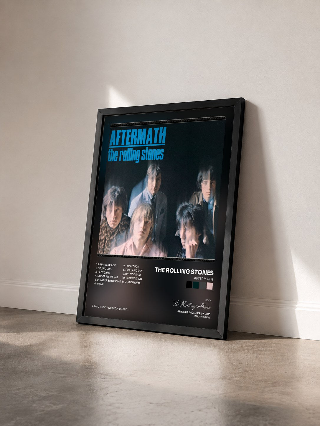 #noir Tableau de l'album Aftermath de The Rolling Stones vu de trois quarts, cadre noir