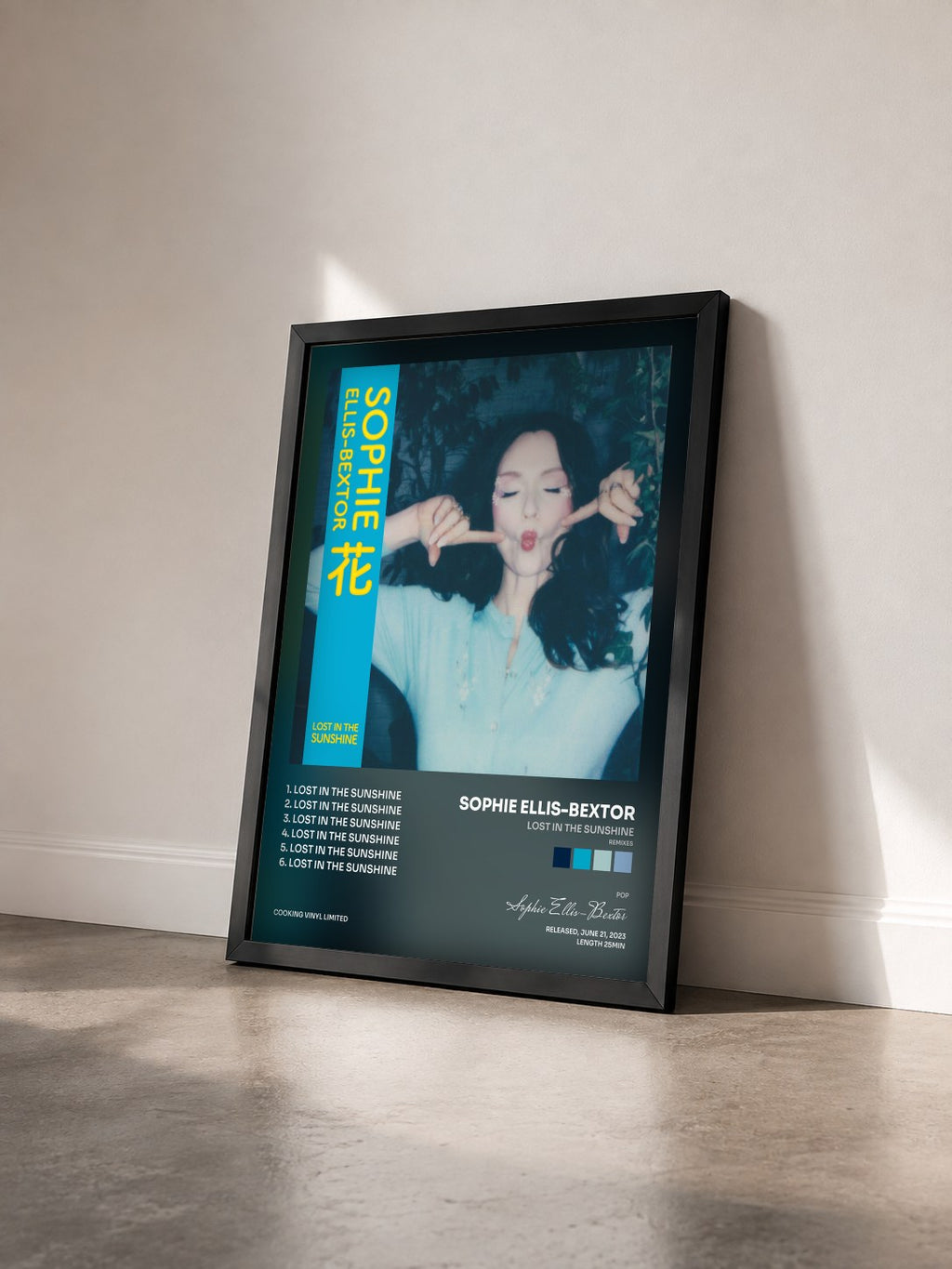 #noir Lost in the Sunshine (Remixes) di Sophie Ellis-Bextor in stampa incorniciata vista di tre quarti, cornice nera