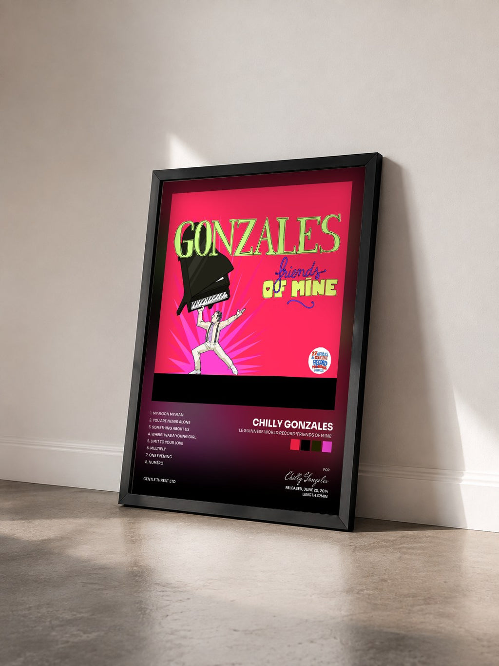 #noir Le Guinness World Record 'Friends of Mine' di Chilly Gonzales in stampa incorniciata vista di tre quarti, cornice nera