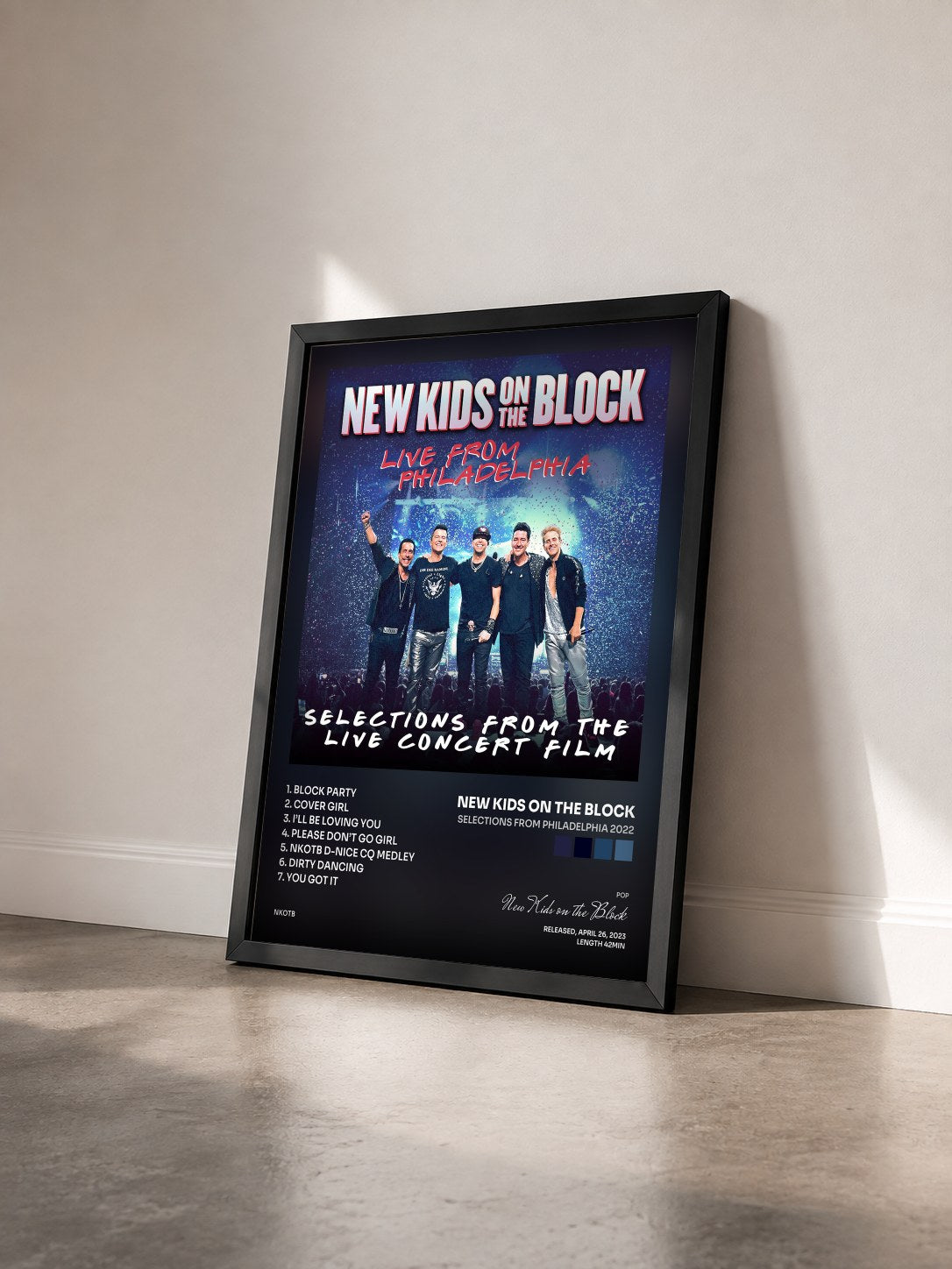 #noir Tableau de l'album Selections From Philadelphia 2022 de New Kids on the Block vu de trois quarts, cadre noir