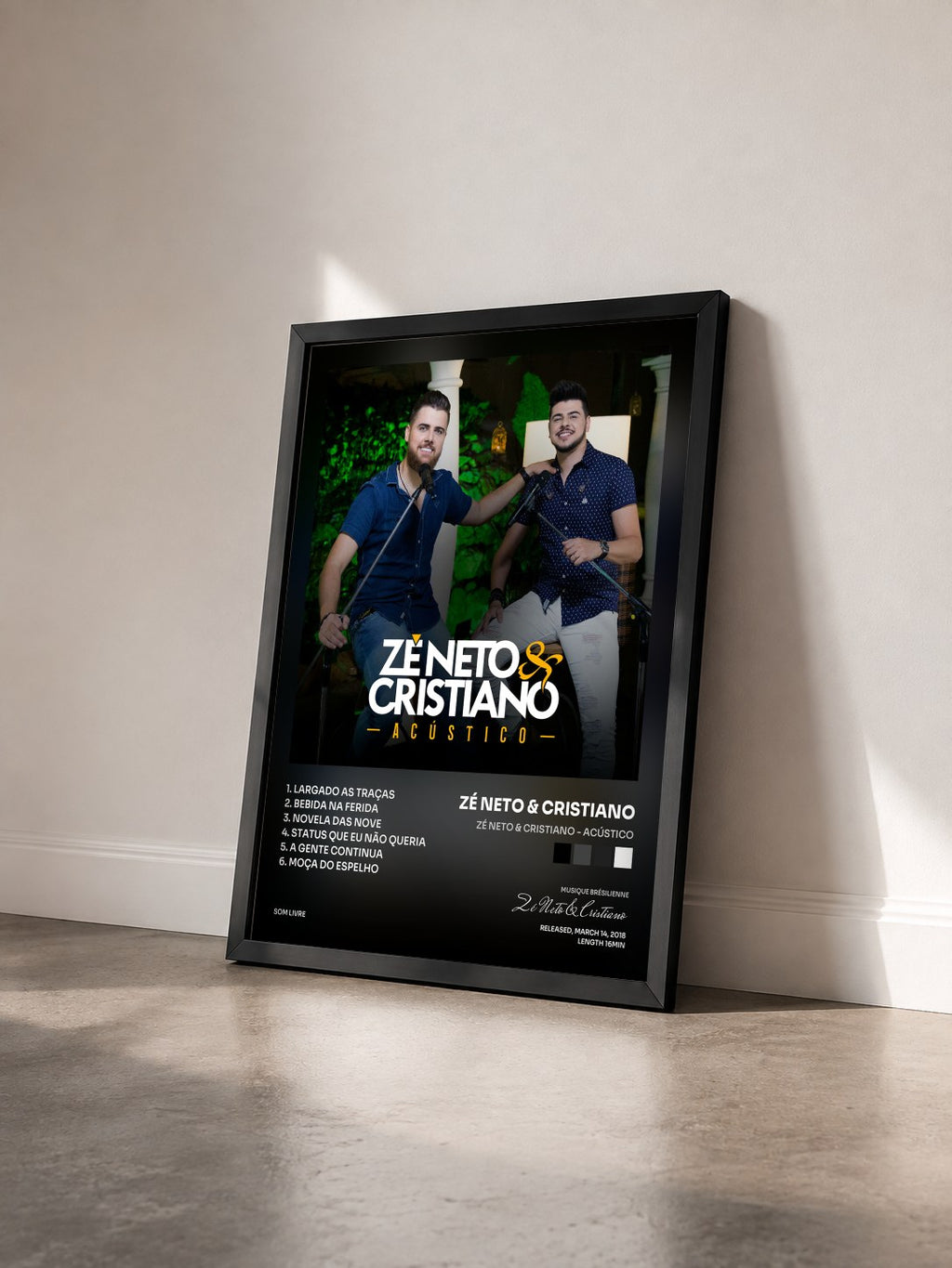 #noir Zé Neto & Cristiano - Acústico von Zé Neto & Cristiano als gerahmter Kunstdruck von schräg gesehen, schwarzer Rahmen