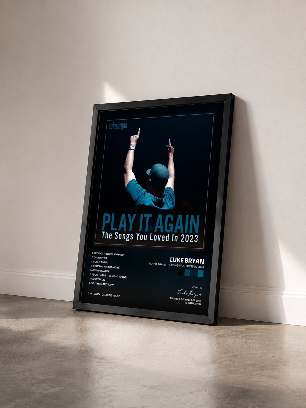 #noir Tableau de l'album Play It Again: The Songs You Loved In 2023 de Luke Bryan vu de trois quarts, cadre noir