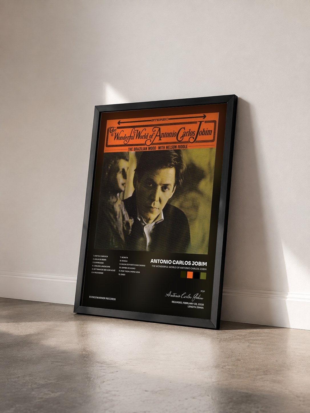 #noir Tableau de l'album The Wonderful World Of Antonio Carlos Jobim de Antonio Carlos Jobim vu de trois quarts, cadre noir