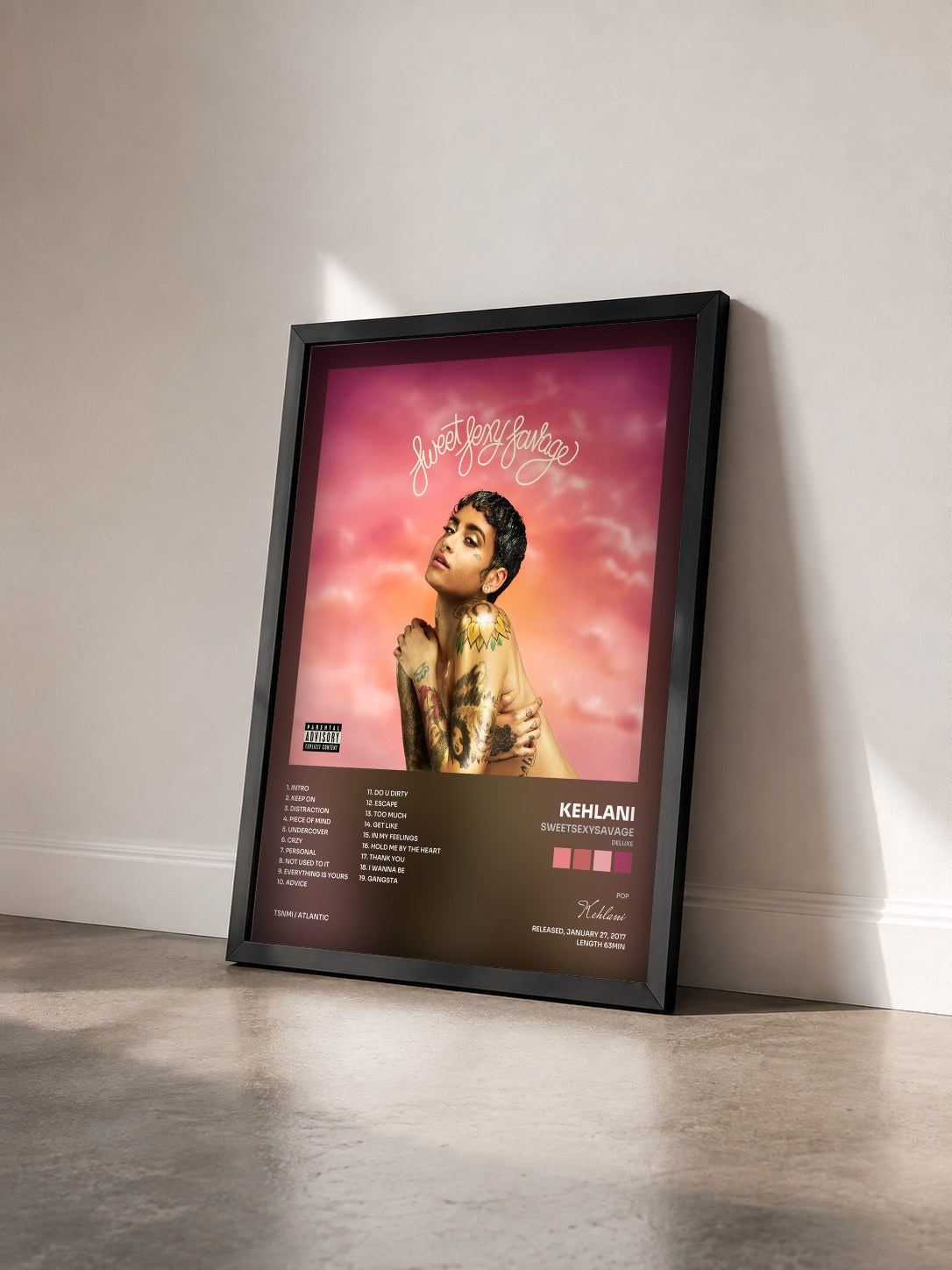 #noir Tableau de l'album SweetSexySavage (Deluxe) de Kehlani vu de trois quarts, cadre noir