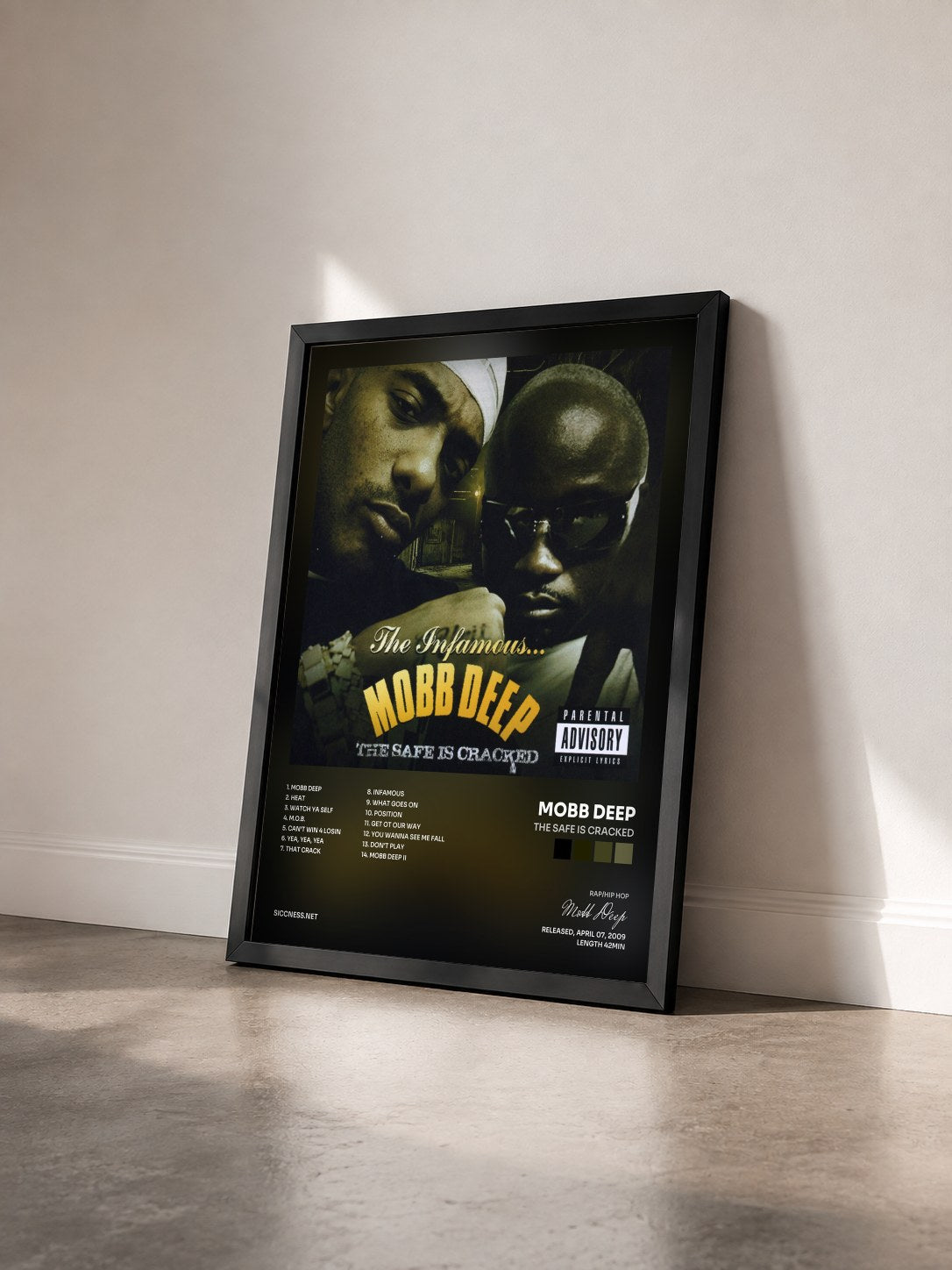 #noir Tableau de l'album The Safe Is Cracked de Mobb Deep vu de trois quarts, cadre noir