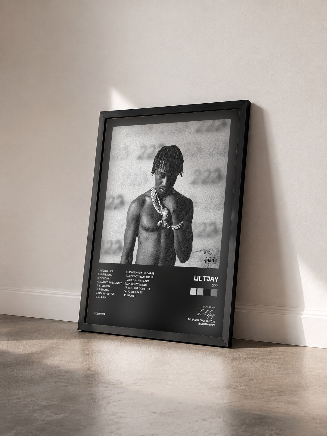 #noir Tableau de l'album 222 de Lil Tjay vu de trois quarts, cadre noir