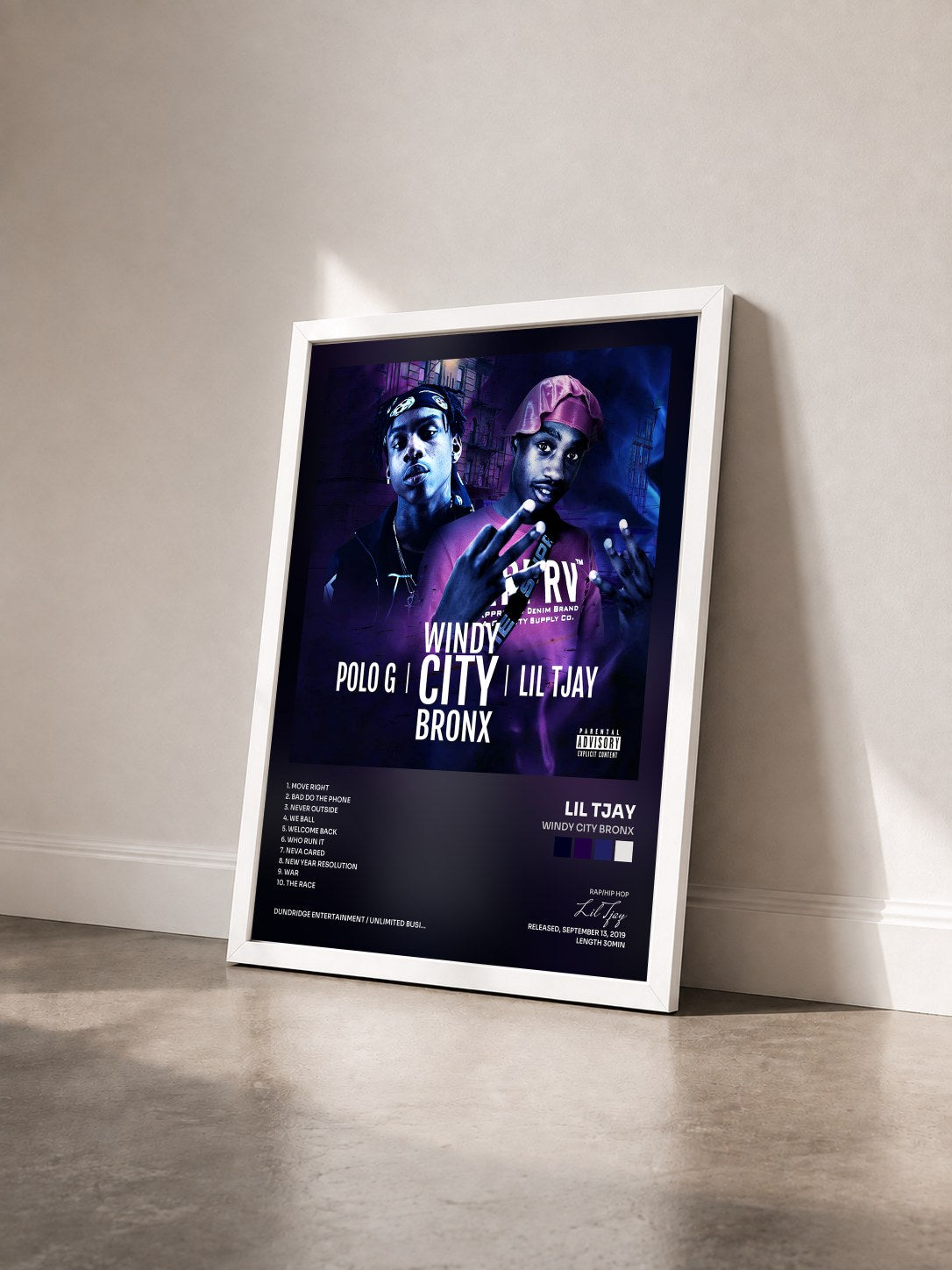 #blanc Tableau de l'album Windy City Bronx de Lil Tjay vu de trois quarts, cadre blanc
