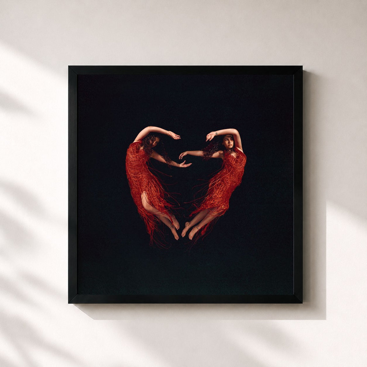 #noir Love & Hyperbole (Deluxe) von Alessia Cara als quadratischer Kunstdruck, schwarzer Rahmen 32x32 cm