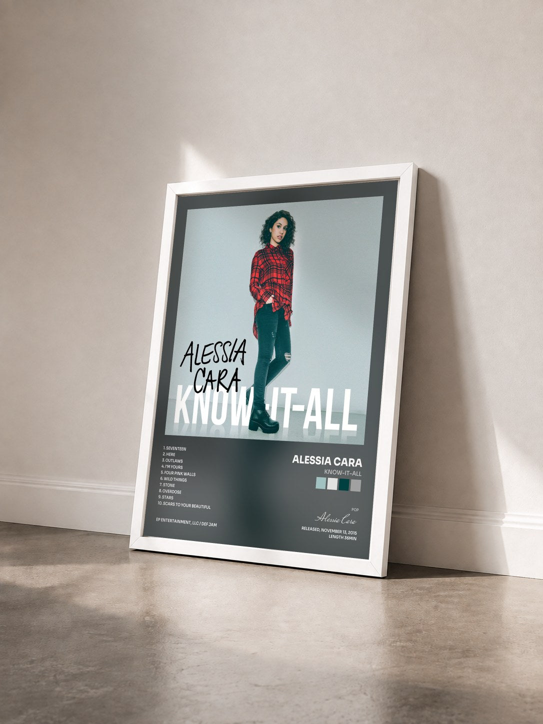 #blanc Know-It-All de Alessia Cara en lámina enmarcada vista de tres cuartos, marco blanco