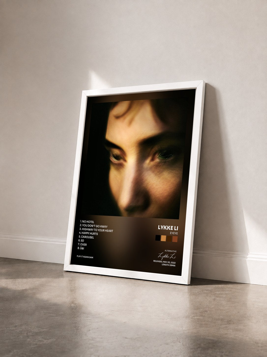#blanc Tableau de l'album EYEYE de Lykke Li vu de trois quarts, cadre blanc