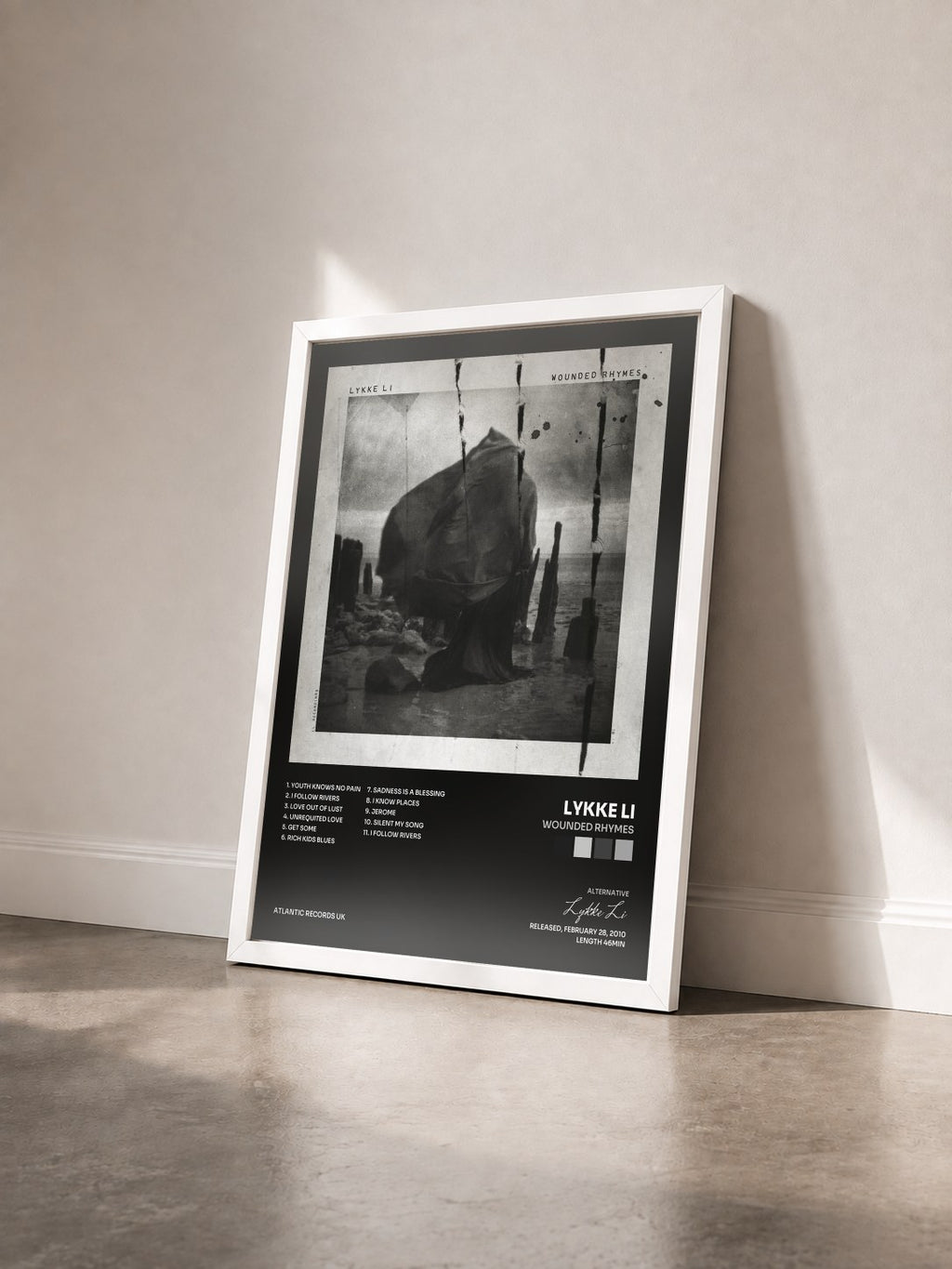 #blanc Tableau de l'album Wounded Rhymes de Lykke Li vu de trois quarts, cadre blanc