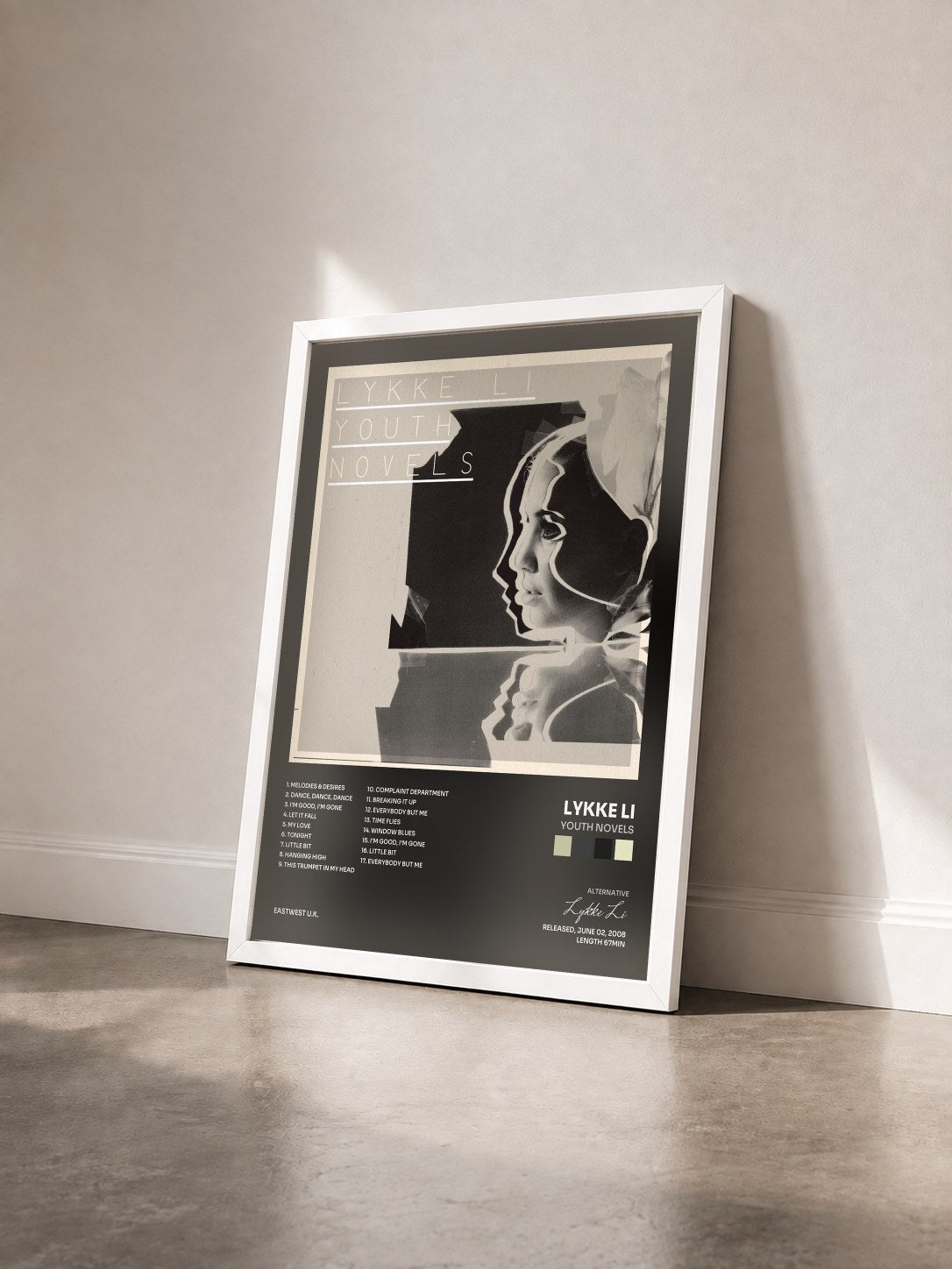 #blanc Tableau de l'album Youth Novels de Lykke Li vu de trois quarts, cadre blanc