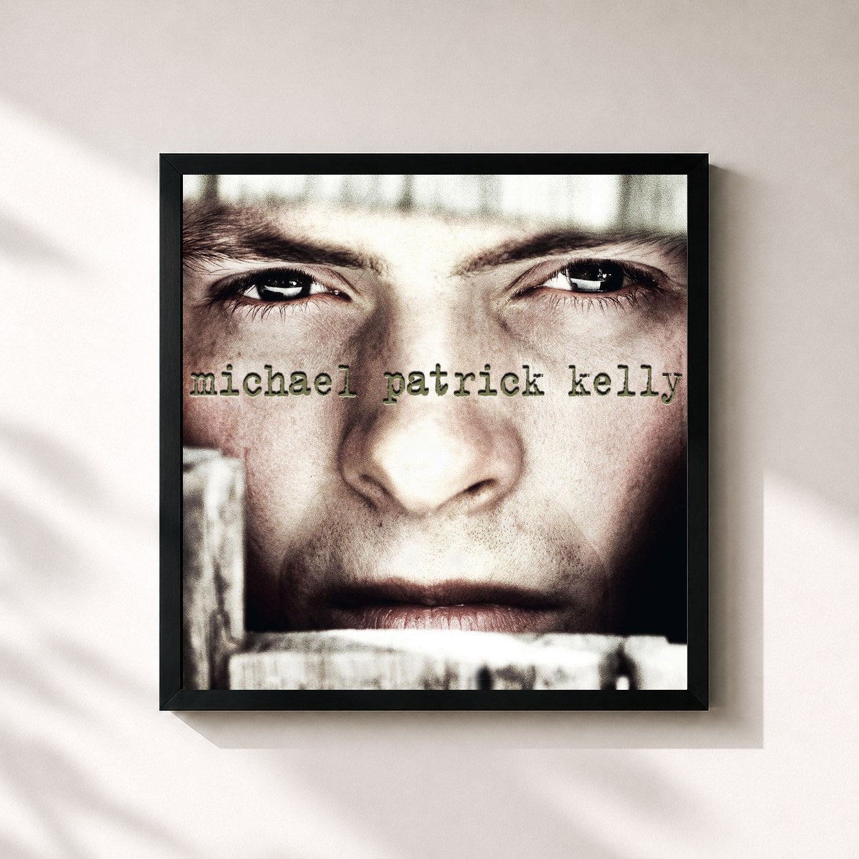 #noir Tableau carré de l'album In Exile de Michael Patrick Kelly, cadre noir 32x32 cm