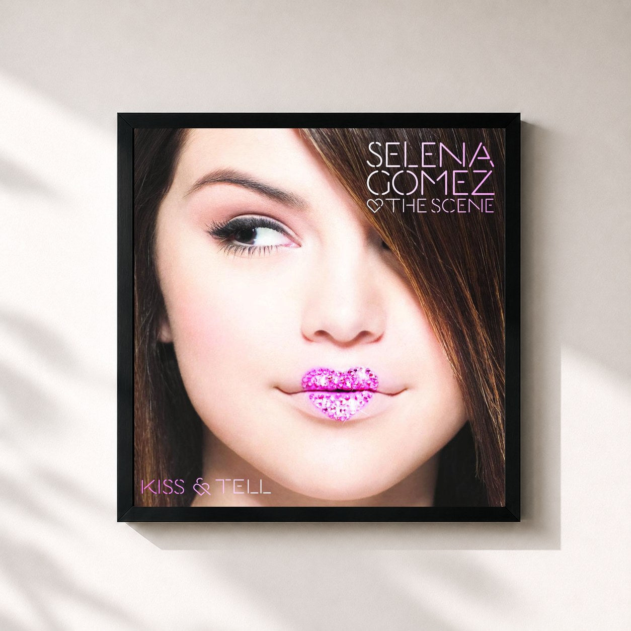 #noir Tableau carré de l'album Kiss & Tell de Selena Gomez & The Scene, cadre noir 32x32 cm