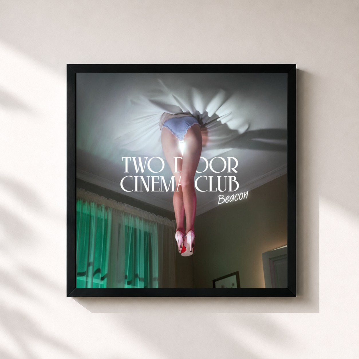 #noir Tableau carré de l'album Beacon de Two Door Cinema Club, cadre noir 32x32 cm