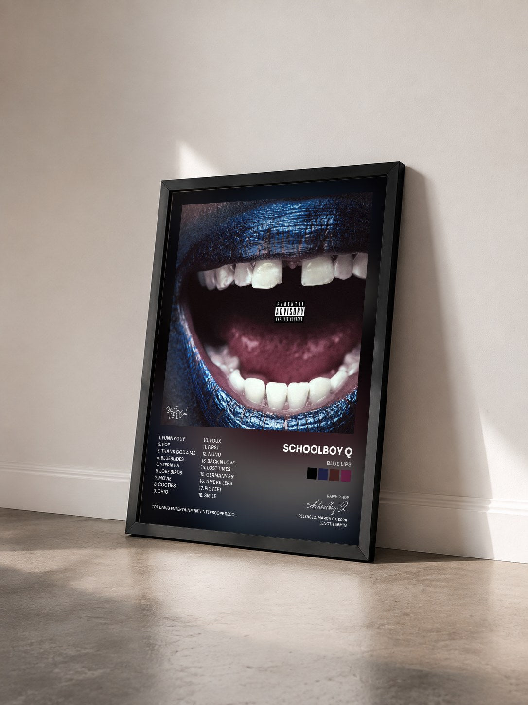 #noir Tableau de l'album BLUE LIPS de Schoolboy Q vu de trois quarts, cadre noir