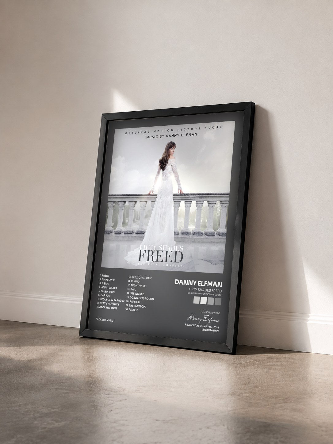 #noir Tableau de l'album Fifty Shades Freed (Original Motion Picture Score) de Danny Elfman vu de trois quarts, cadre noir