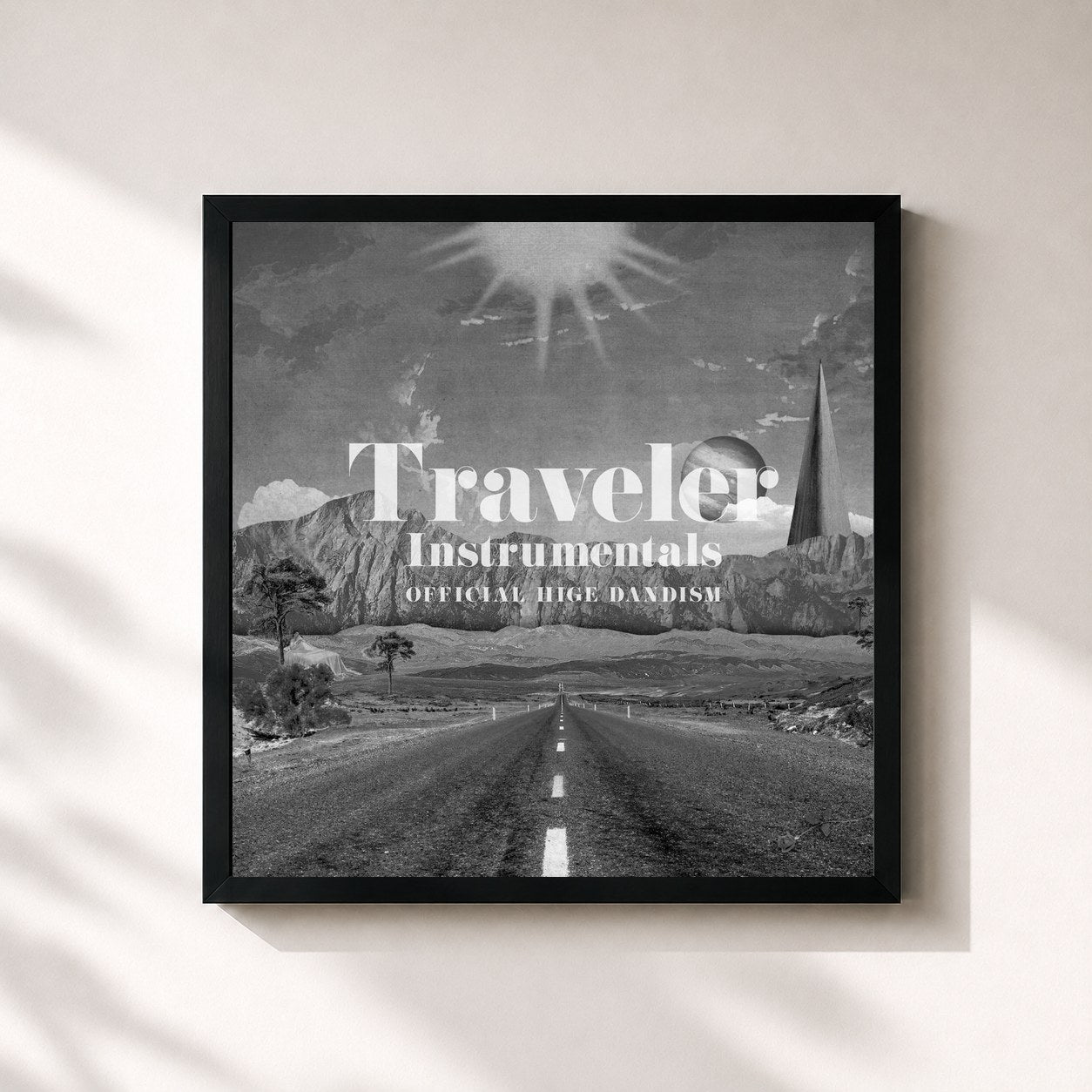 #noir Tableau carré de l'album Traveler-Instrumentals- de OFFICIAL HIGE DANDISM, cadre noir 32x32 cm
