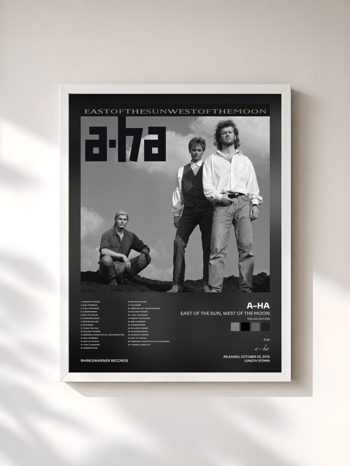 #blanc East of the Sun, West of the Moon (Deluxe Edition) de a-ha en lámina enmarcada, marco blanco, impresa y enmarcada en Francia