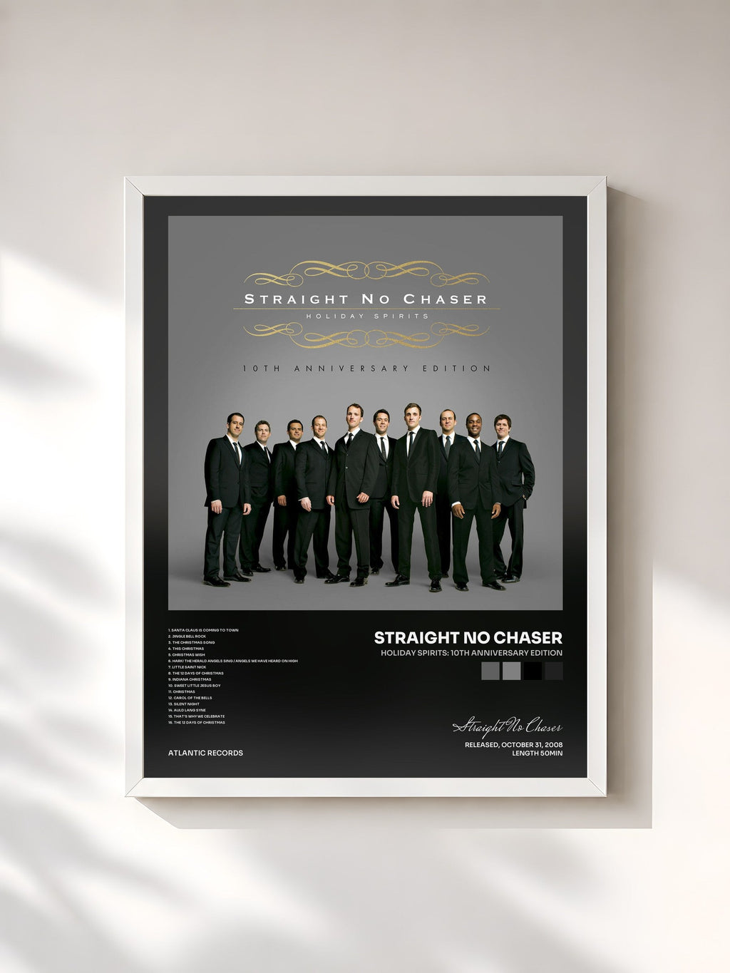 #blanc Holiday Spirits: 10th Anniversary Edition von Straight No Chaser als gerahmter Kunstdruck, weißer Rahmen, gedruckt und gerahmt in Frankreich