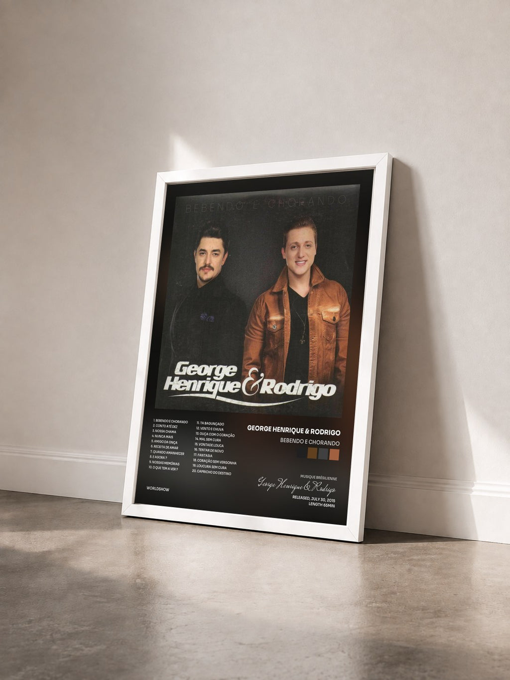 #blanc Tableau de l'album Bebendo e Chorando de George Henrique & Rodrigo vu de trois quarts, cadre blanc