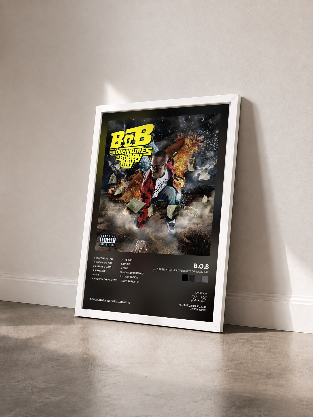 #blanc Tableau de l'album B.o.B Presents: The Adventures of Bobby Ray de B.o.B vu de trois quarts, cadre blanc