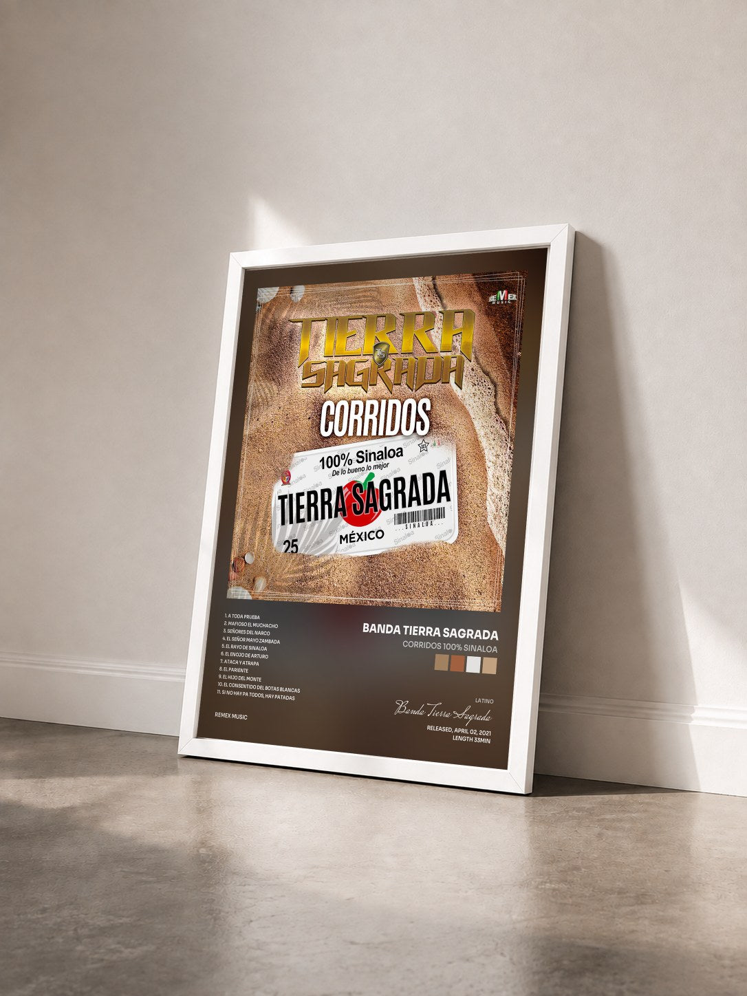 #blanc Tableau de l'album Corridos 100% Sinaloa de Banda Tierra Sagrada vu de trois quarts, cadre blanc
