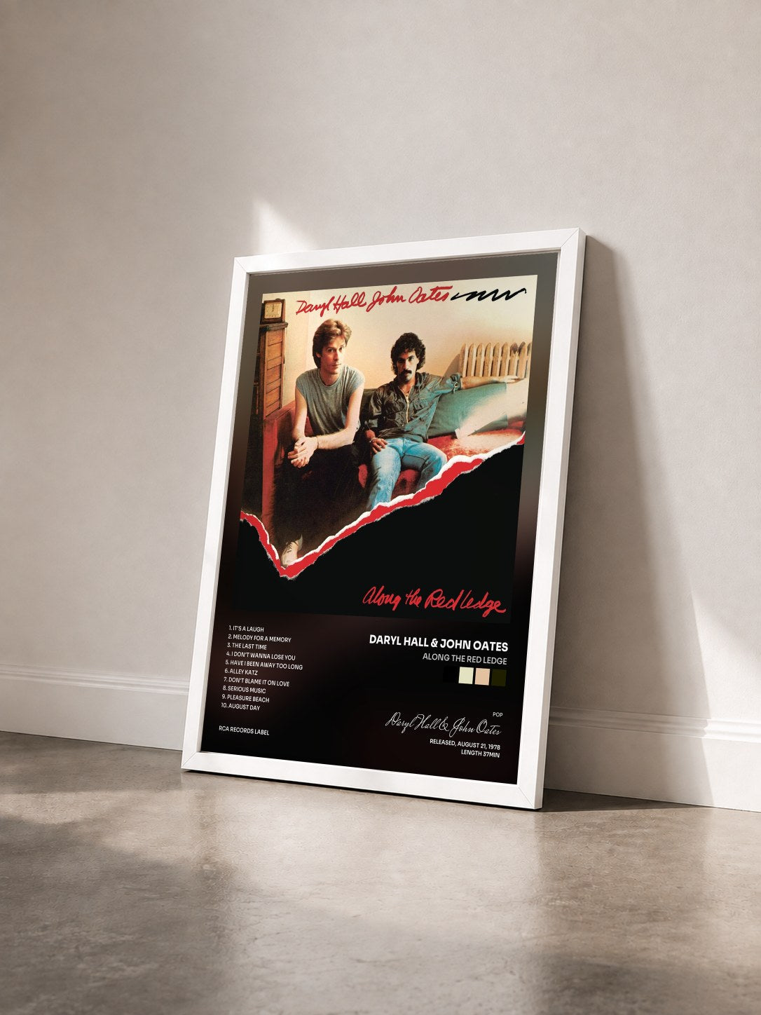 #blanc Tableau de l'album Along The Red Ledge de Daryl Hall & John Oates vu de trois quarts, cadre blanc