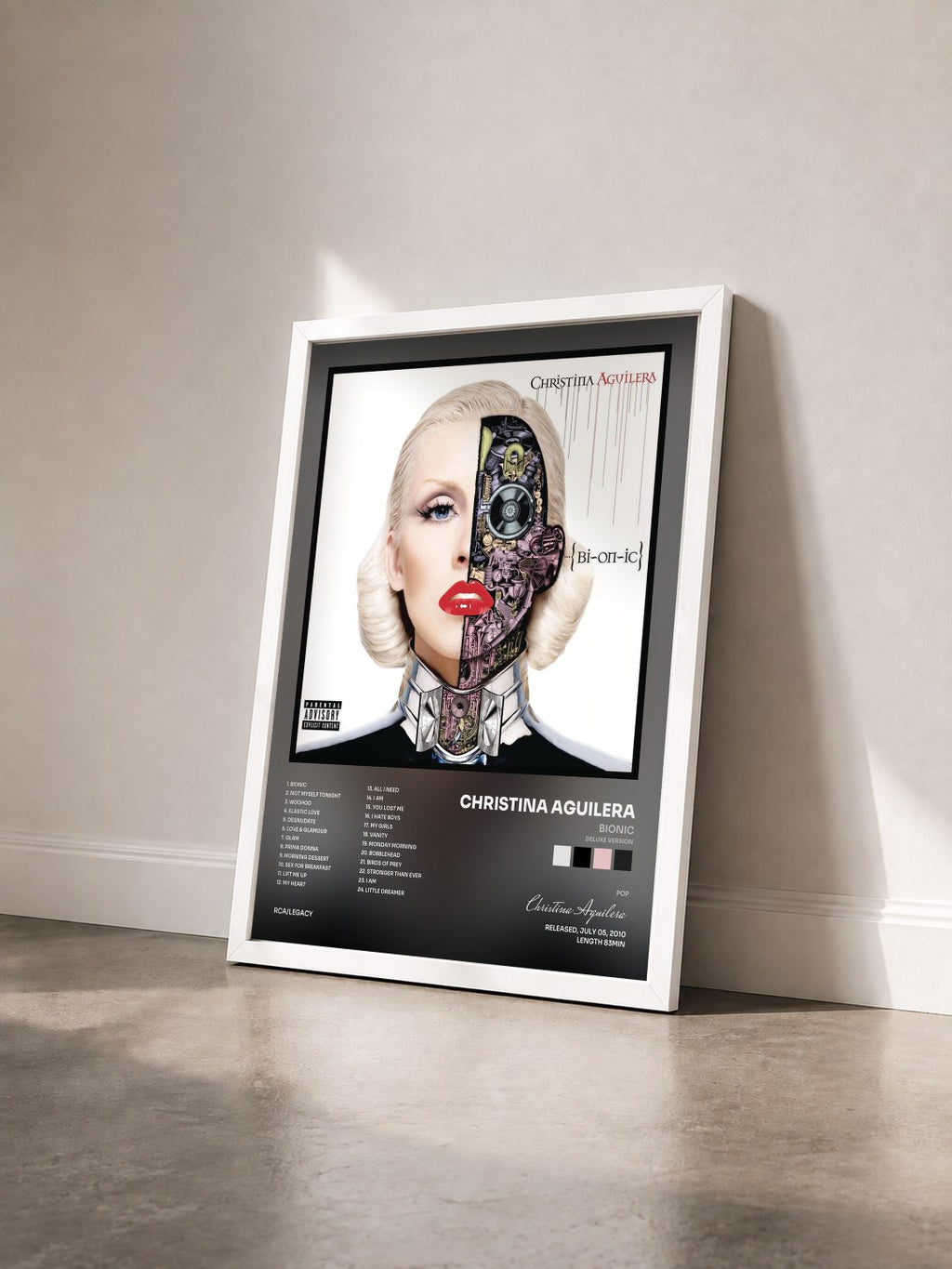 #blanc Tableau de l'album Bionic (Deluxe Version) de Christina Aguilera vu de trois quarts, cadre blanc