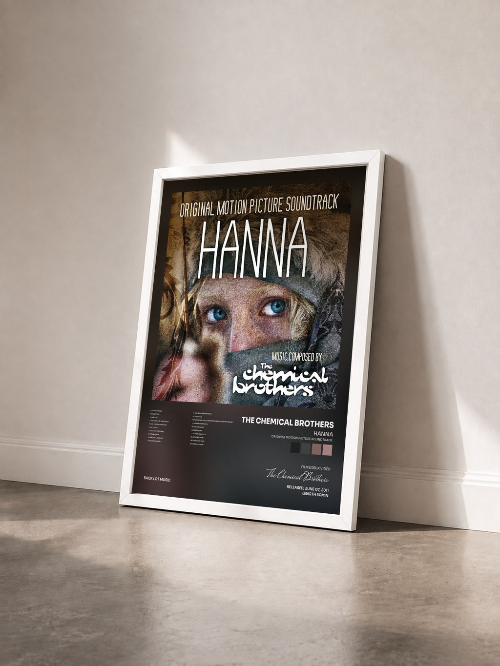 #blanc Tableau de l'album Hanna (Original Motion Picture Soundtrack) de The Chemical Brothers vu de trois quarts, cadre blanc
