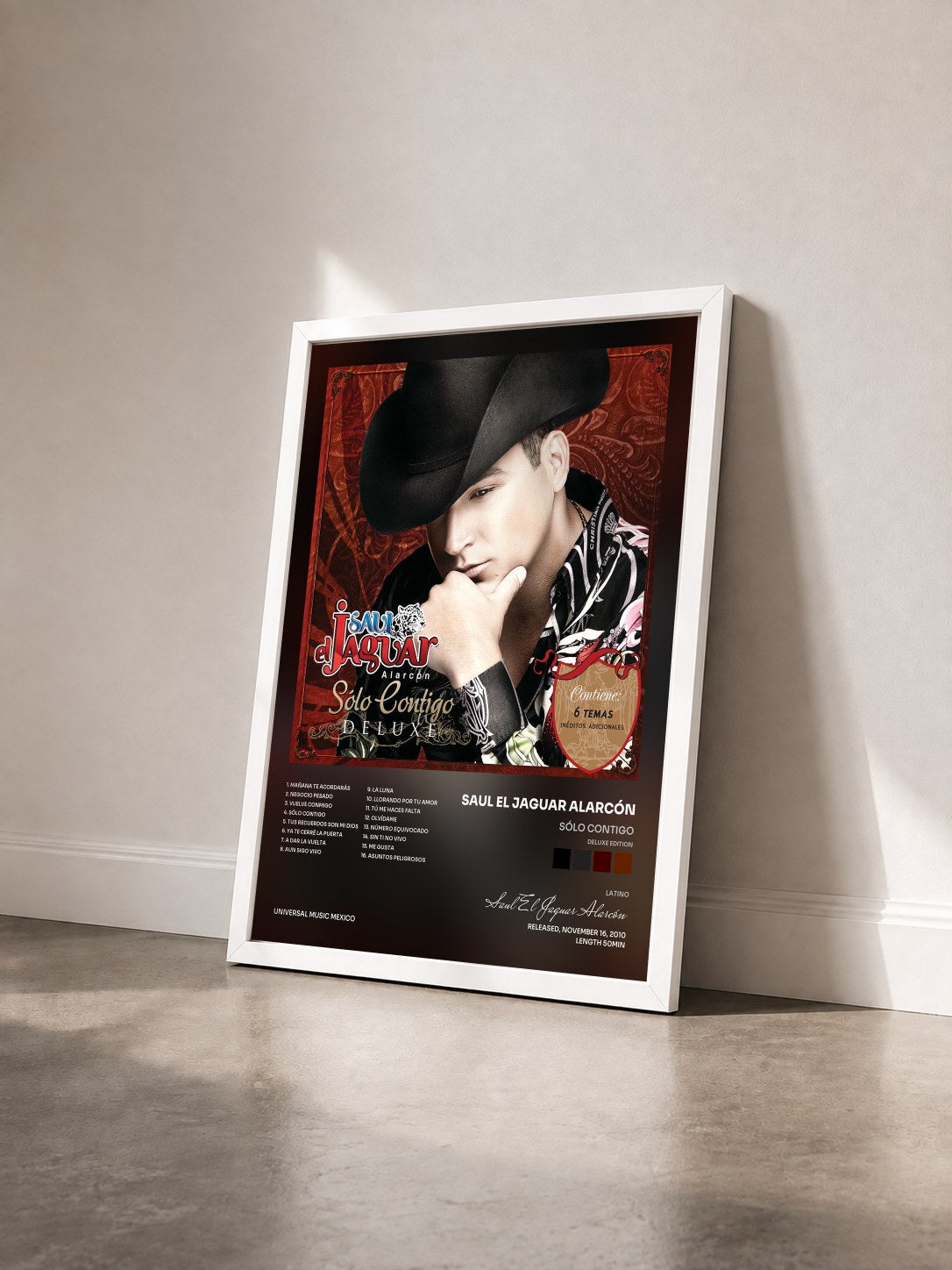 #blanc Tableau de l'album Sólo Contigo (Deluxe Edition) de Saul El Jaguar Alarcón vu de trois quarts, cadre blanc