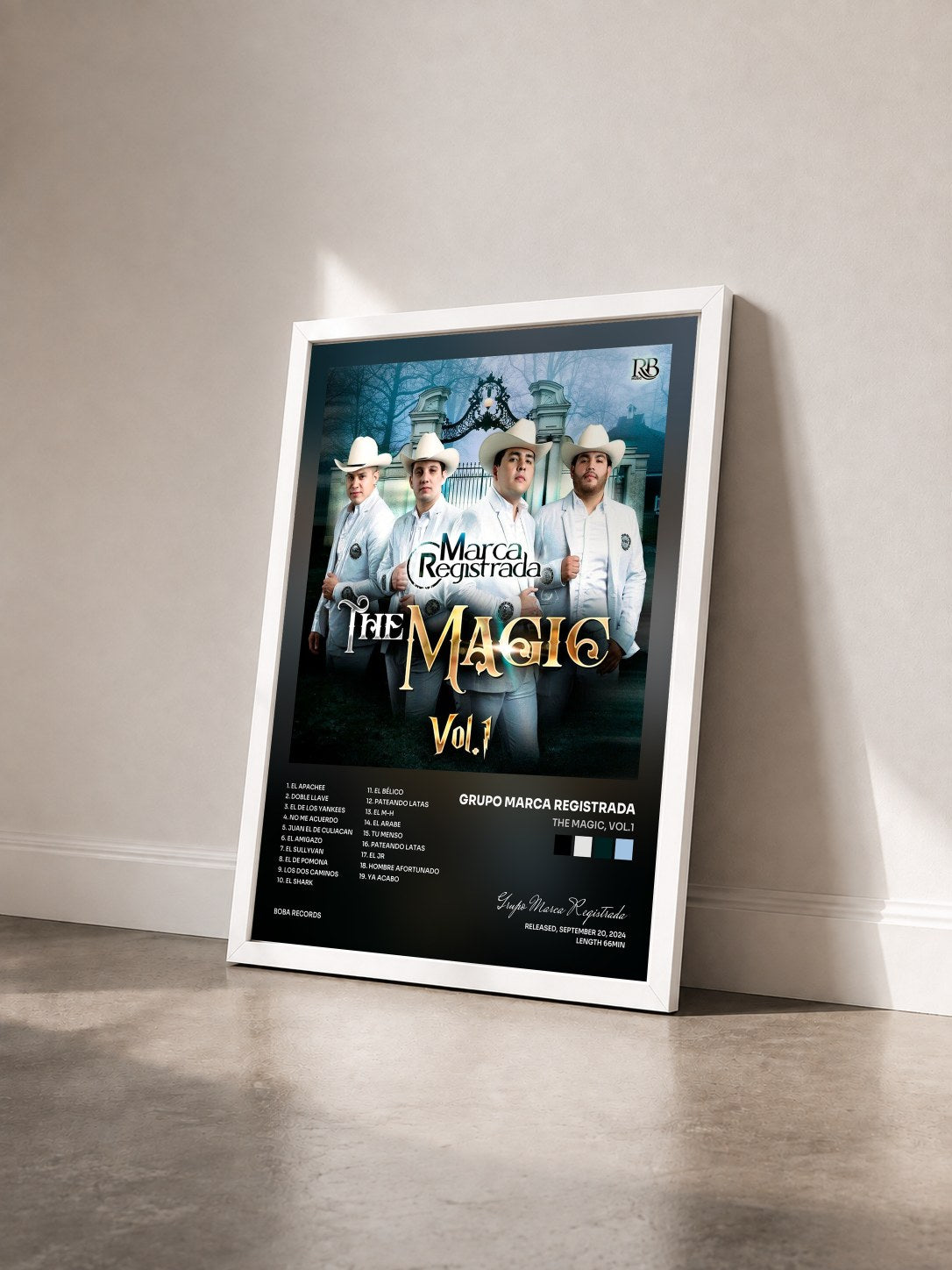 #blanc Tableau de l'album The Magic, Vol.1 de Grupo Marca Registrada vu de trois quarts, cadre blanc