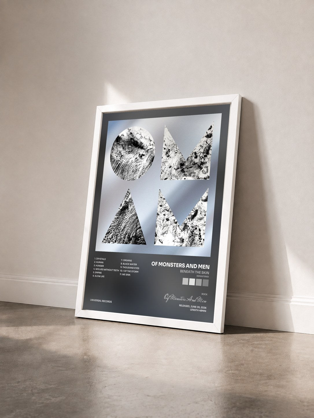 #blanc Tableau de l'album Beneath The Skin (Remastered) de Of Monsters And Men vu de trois quarts, cadre blanc