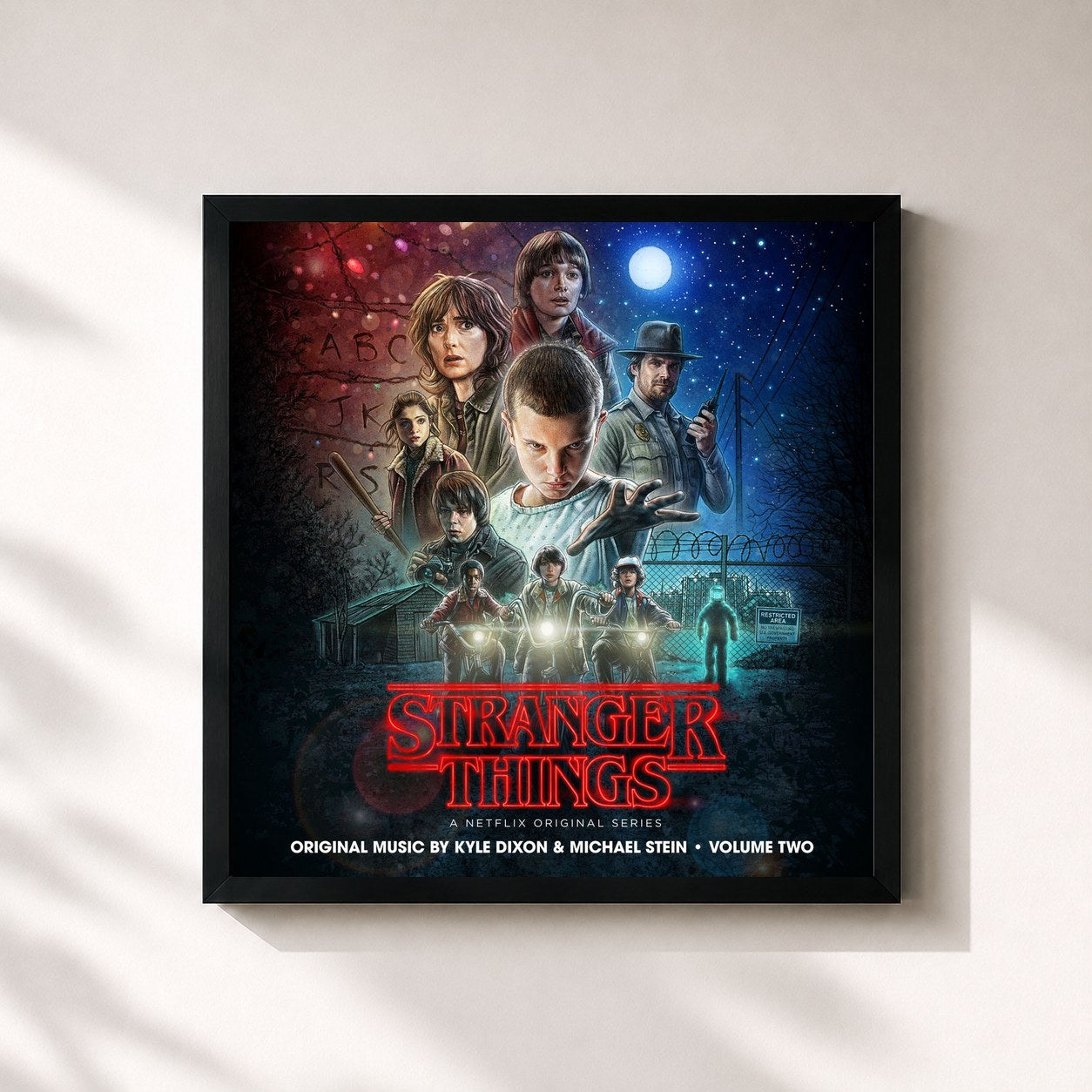 #noir Tableau carré de l'album Stranger Things, Vol. 2 (A Netflix Original Series Soundtrack) de Kyle Dixon & Michael Stein, cadre noir 32x32 cm