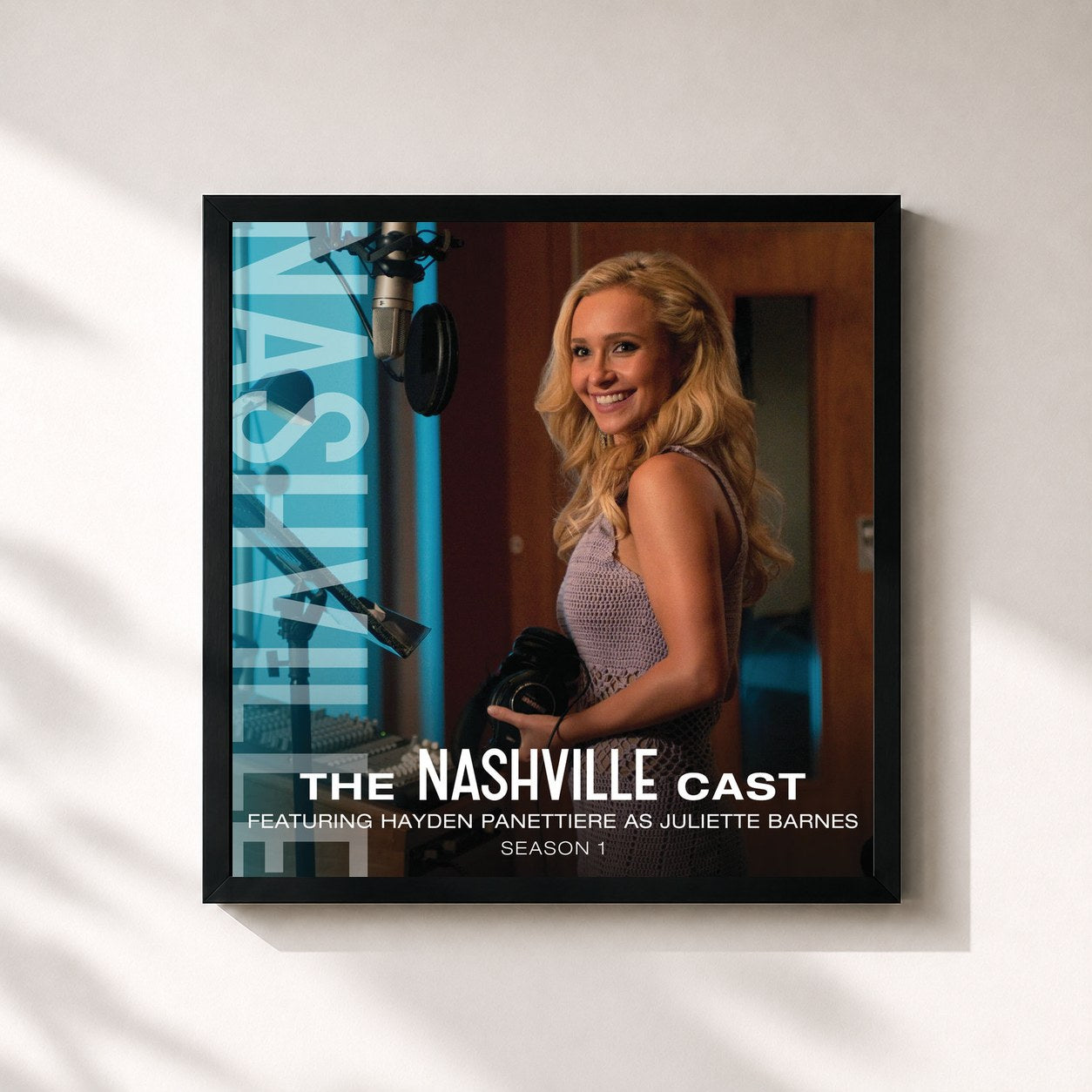 #noir Tableau carré de l'album Hayden Panettiere As Juliette Barnes, Season 1 de Nashville Cast, cadre noir 32x32 cm