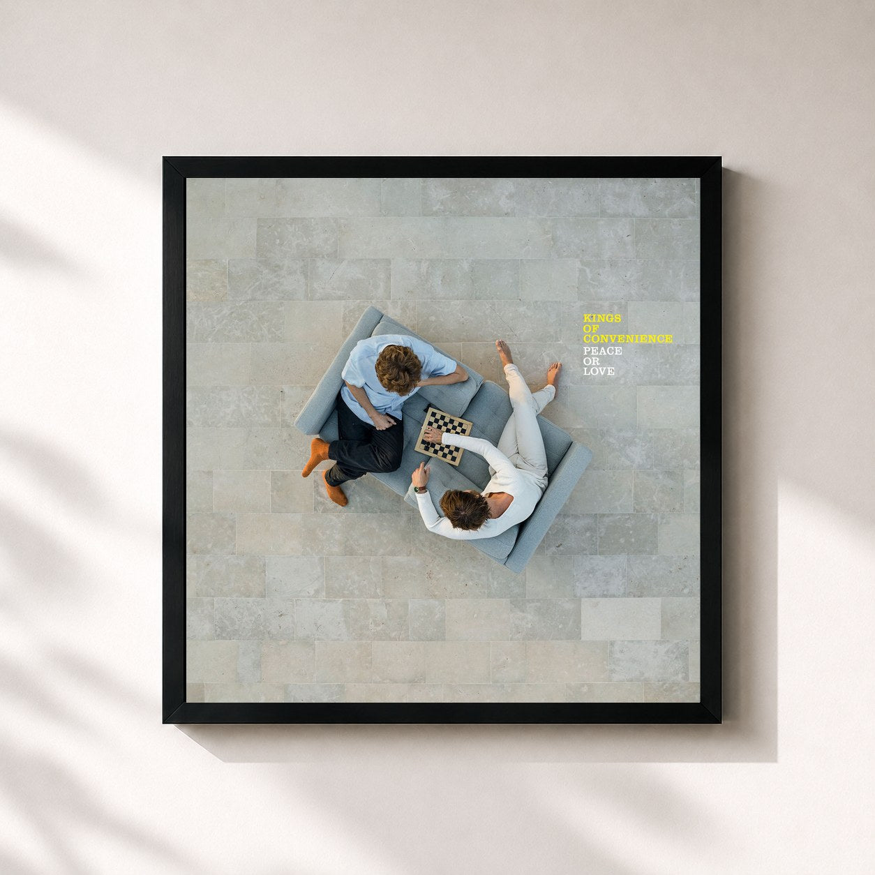 #noir Tableau carré de l'album Peace Or Love de Kings of Convenience, cadre noir 32x32 cm