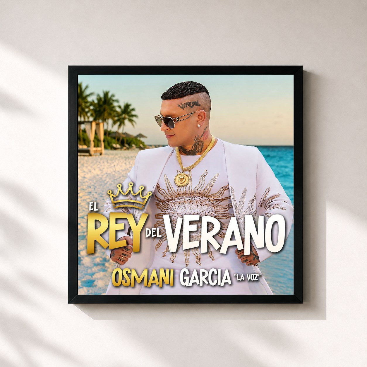 #noir Tableau carré de l'album El Rey del Verano de Osmani Garcia "La Voz", cadre noir 32x32 cm